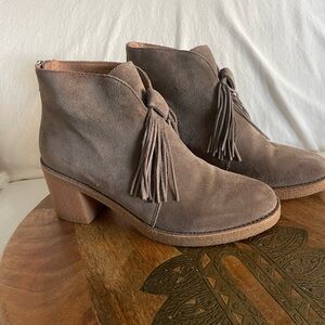 Ugg 8.5 Corin Suede Leather Booties